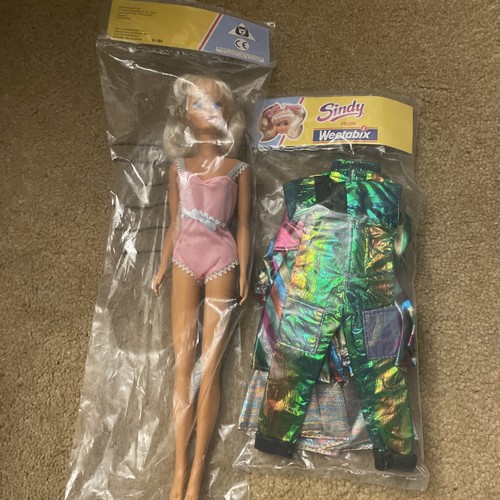 Sindydoll and spare clothes - sindydoll,