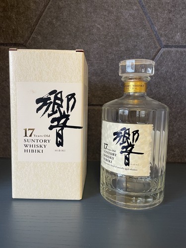 Year old hibiki suntory - hibiki,