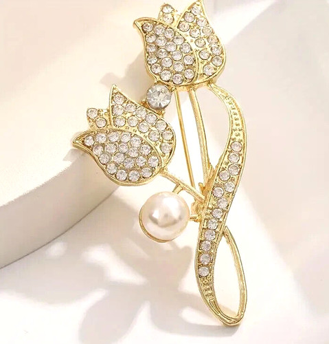 Pearl brooch with artificial - brooch,