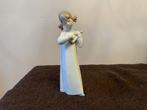 Lladro girl with guitar - with,