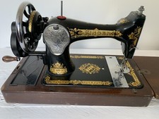 TRULY BEAUTIFUL SINGER HAND CRANK SEWING MACHINE 1939 EB950444 With Case