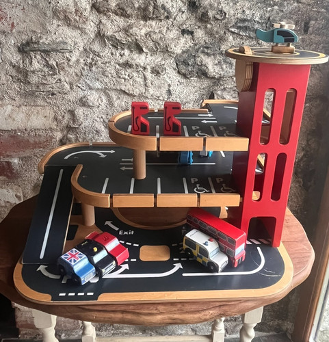 Wooden multi storey - multi, garage