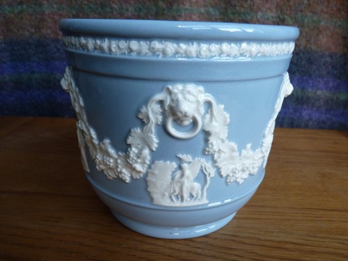 Wedgwood embossed queen - wedgwood, queen’s