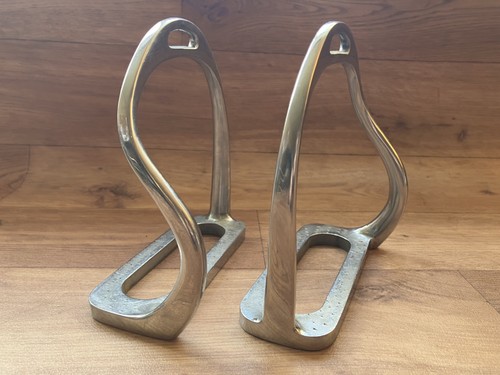 Bent leg safety stirrup - ,
