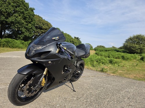Black suzuki gsxr 750 - black,