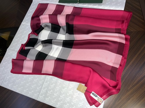 Burberry silk check scarf - check,