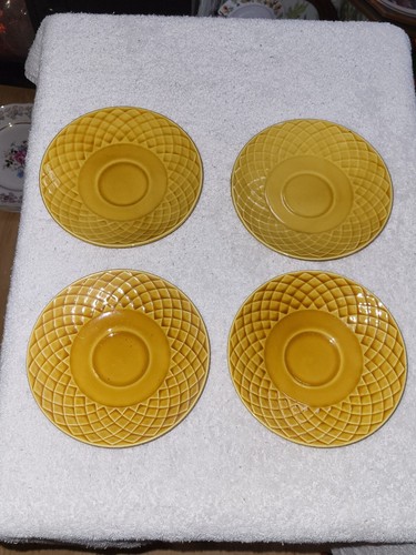 Gold medallion tea - gold, saucers