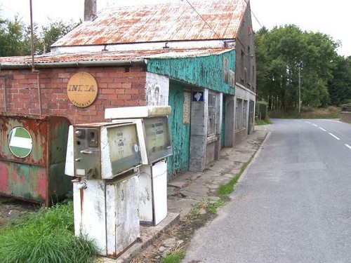 Photo petrol pump old - petrol,