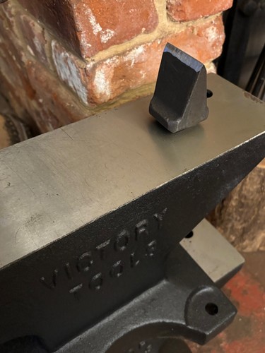 Blacksmith anvil cut - anvil, hardy