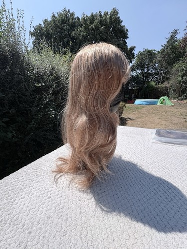 Wig light brown with - , subtle