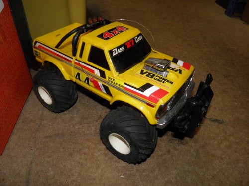 Tandy radio shack 4x4 - radio, off