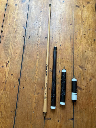 Piece snooker cue signed by - cue,