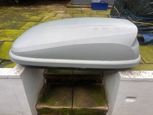 Halfords roof box and bars - box,