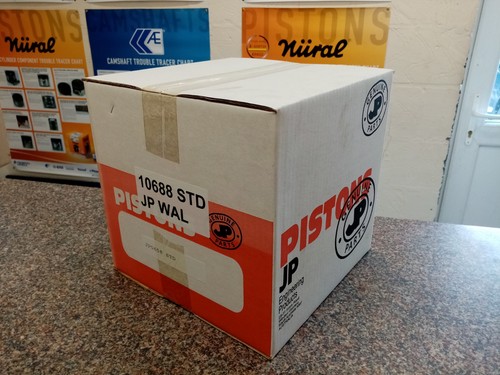 Daimler 250 piston set - daimler,