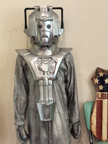 Life size cyberman - cyberman, statue