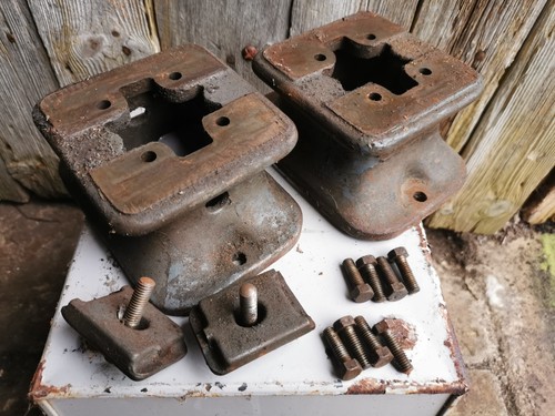 Pair riser blocks for - pair, 9"