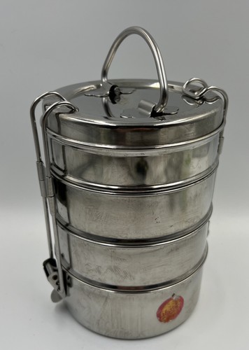Vintage tier tuck - 4, tiffin