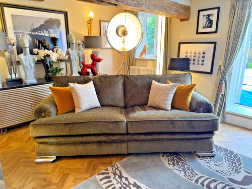 Showhome stunning - ex,