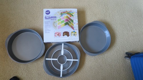 Checkerboard cake pan set