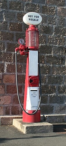 Photo petrol pump old - petrol,
