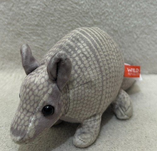Wild republic grey armadillo