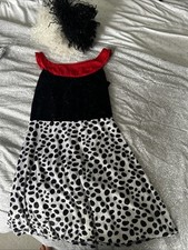 Cruella de Ville Dressing Up