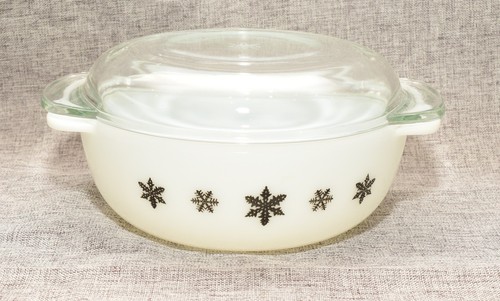 Pyrex snowflake casserole - snowflake, dish