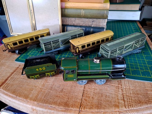 Mettoy clockwork tinplate - clockwork,