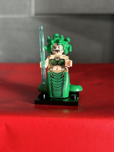 Mesdusa gods customised lego - /,