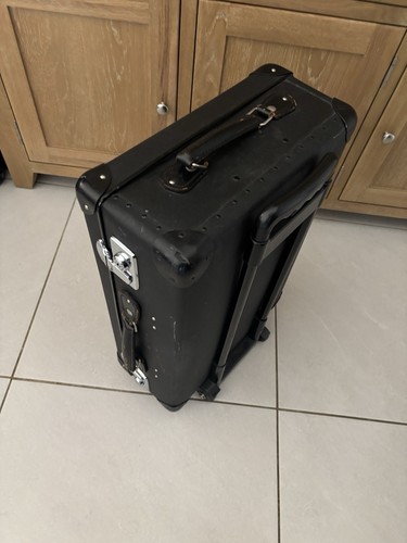 Globe trotter globetrotter - trotter,