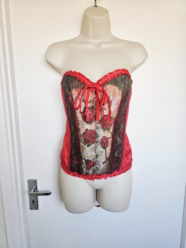Red frilly hand - frilly,