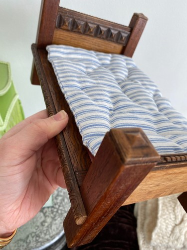 Oak dolls bed large - real,