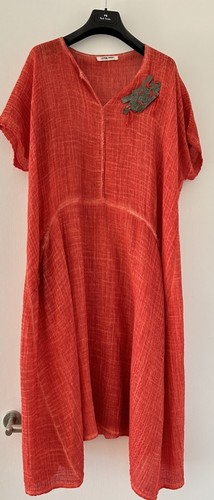 Crea concept red oversized - concept,