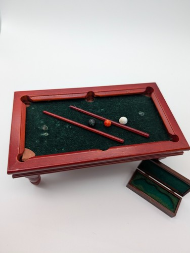 Dolls house miniature - 1:12,