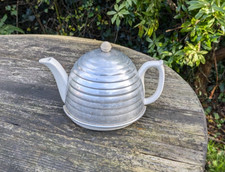 VINTAGE ART DECO EVER HOT TEA POT WITH  FELT LINED CHROME COSY