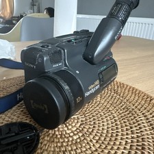 SONY Video Hi8 Handycam CCD-TR805E Video Camera Recorder inc Battery & remote 