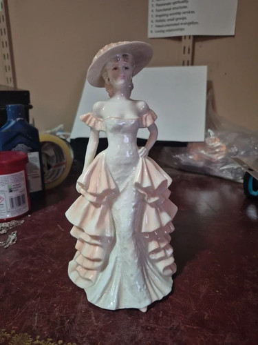 Cafe royal figurine - cafe, by