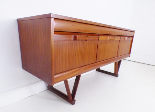 Stunning vintage teak elliotts - stunning,