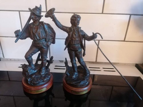 Pair spelter figurines au - ,