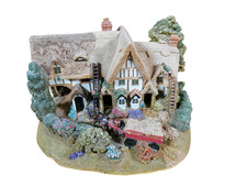 Lilliput Lane Crowning Glory