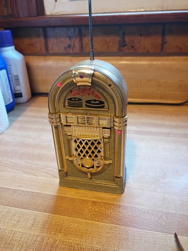 Jukebox shaped 50s radio fm - jukebox,