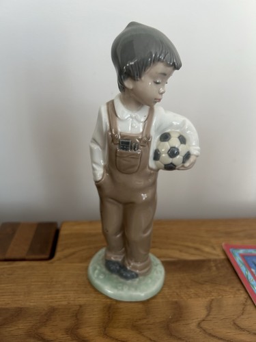 Nao lladro spain figurine - lladro, 7”