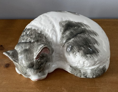 Large italian pottery sleeping - large,