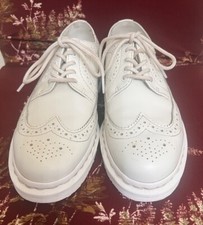 DR. MARTENS BROGUE WING TIPS