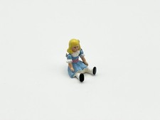 1:12 Hantel Sitting Doll