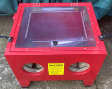 Sand blast media cabinet with
