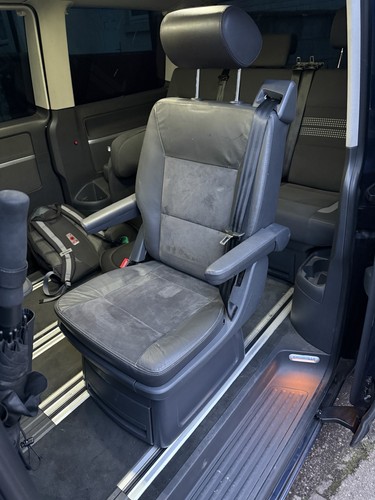Caravelle middle row seat - row,