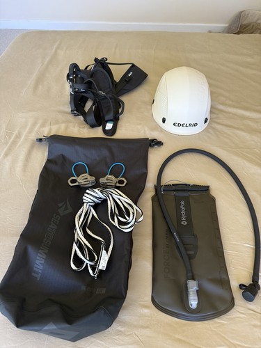 Climbing equipment job - equipment, lot