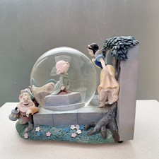 Disney Snow White and The Seven Dwarfs, Snow Globe, Music Box. Plays High-Ho.