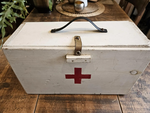 Vintage 1940s medical cabinet - 1940s,